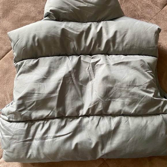 Aeropostal Puffer Vest - Size XL - Picture 6 of 7